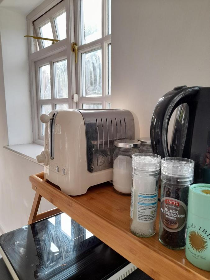 My Little Studio Farmborough Екстериор снимка