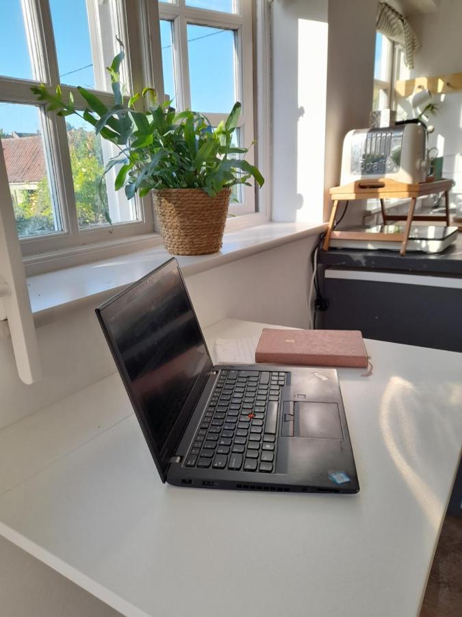 My Little Studio Farmborough Екстериор снимка